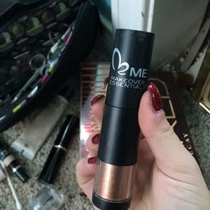 shimmery highlighter